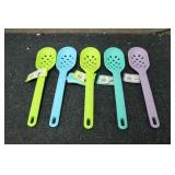 5 COOK WITH COLOR SILICONE SPOONS...