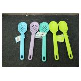 5 COOK WITH COLOR SILICONE SPOONS...