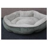 Heart to Tail Easy Sleep cat bed...