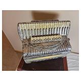 Pearl Gray Titano Accordion model 5814 60-70s