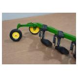 Ertl John Deere Six Bottom Plow Ertl John Deere Six Bottom Plow