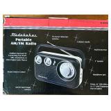 Studebaker SB2003BT Bluetooth Retro Portable AM/FM Radio Studebaker SB2003BT Bluetooth Retro Portable AM/FM Radio