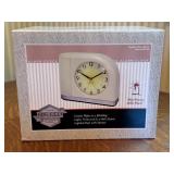 Big Ben Moon Beam Electric Analog Alarm Clock Model 43010X Big Ben Moon Beam Electric Analog Alarm Clock Model 43010X