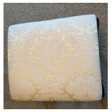Upholstered Queen Anne Style Vanity Bench in Very Good Condition Upholstered Queen Anne Style Vanity Bench in Very Good Condition