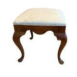 Upholstered Queen Anne Style Vanity Bench in Very Good Condition Upholstered Queen Anne Style Vanity Bench in Very Good Condition