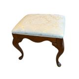 Upholstered Queen Anne Style Vanity Bench in Very Good Condition Upholstered Queen Anne Style Vanity Bench in Very Good Condition