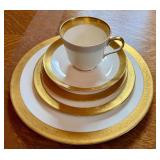 Mikasa Narumi Japan Bone China Harrow 2 Place Settings with Gold Trim Mikasa Narumi Japan Bone China Harrow 2 Place Settings with Gold Trim