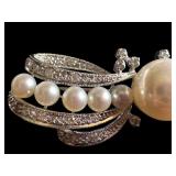 14K White Gold Brooch with Pearls and Diamonds 14K White Gold Brooch with Pearls and Diamonds