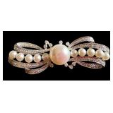 14K White Gold Brooch with Pearls and Diamonds 14K White Gold Brooch with Pearls and Diamonds