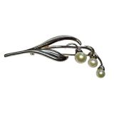 MMA 925 Sterling Silver Floral Brooch with Faux Pearls, 2.5 Inch MMA 925 Sterling Silver Floral Brooch with Faux Pearls, 2.5 Inch