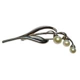 MMA 925 Sterling Silver Floral Brooch with Faux Pearls, 2.5 Inch MMA 925 Sterling Silver Floral Brooch with Faux Pearls, 2.5 Inch