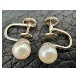 14k Gold Screw-Back Pearl Earrings 14k Gold Screw-Back Pearl Earrings