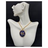 Metropolitan Museum of Art Omna USA Gold-Tone Necklace with Blue Pendant 20 Inch Chain Metropolitan Museum of Art Omna USA Gold-Tone Necklace with Blue Pendant 20 Inch Chain