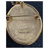 Metropolitan Museum of Art Omna USA Gold-Tone Necklace with Blue Pendant 20 Inch Chain Metropolitan Museum of Art Omna USA Gold-Tone Necklace with Blue Pendant 20 Inch Chain