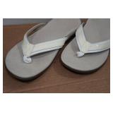 Vionic Tide Sandals - Size 8 Vionic Tide Sandals - Size 8