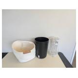 ASSORTED BATHROOM ITEMS ASSORTED BATHROOM ITEMS