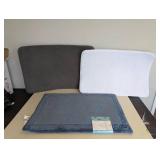 (3) ASSORTED BATHROOM GEL MATS (3) ASSORTED BATHROOM GEL MATS