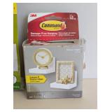 (2) ASSORTED COMMAND STRIPS (2) ASSORTED COMMAND STRIPS