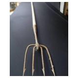 4 TINE FISHING SPEAR