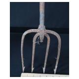 4 TINE FISHING SPEAR