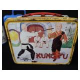 VINTAGE LUNCH BOXES AND THERMOS.