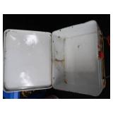 VINTAGE LUNCH BOXES AND THERMOS.