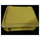 2 VINTAGE LUNCHBOXES AND 1 THERMOS.