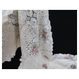 VINTAGE / ANTIQUE? DOILIES AND MORE