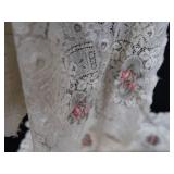VINTAGE / ANTIQUE? DOILIES AND MORE