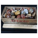 AGATES PLUS VINTAGE BOX