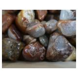 POLISHED AGATES PLUS VINTAGE CIGAR BOX.