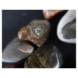 POLISHED AGATES PLUS VINTAGE CIGAR BOX.