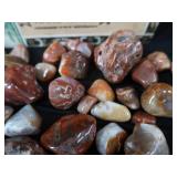 POLISHED AGATES PLUS VINTAGE CIGAR BOX.