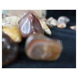 POLISHED AGATES PLUS VINTAGE CIGAR BOX.