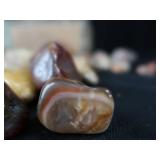 POLISHED AGATES PLUS VINTAGE CIGAR BOX.