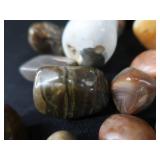 POLISHED AGATES PLUS VINTAGE CIGAR BOX.