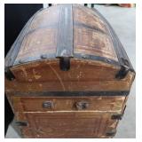 ANTIQUE DOME TOP / HUMP TOP TRUNK