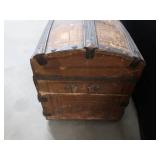ANTIQUE DOME TOP / HUMP TOP TRUNK