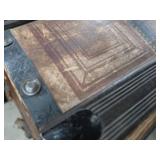 ANTIQUE DOME TOP / HUMP TOP TRUNK