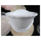 GORGEOUS VINTAGE GLASSWARE (FENTON)