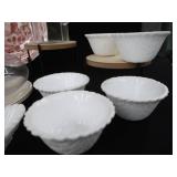 GORGEOUS VINTAGE GLASSWARE (FENTON)