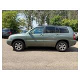 2004 TOYOTA HIGHLANDER *All Wheel Drive | 1 Owner* (NO RESERVE) 2004 TOYOTA HIGHLANDER *All Wheel Drive | 1 Owner* (NO RESERVE)