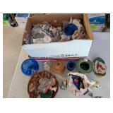 Box Lot of Assorted Decorative Items and Trinkets