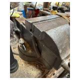 Heavy Duty Bench Vise with Swivel Base