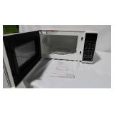 Brand New Mainstays 0.7 cu ft Countertop Microwave Oven