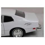 Motormax 1:24 Scale 1974 Ford Maverick American Graffiti Diecast Model Car Motormax 1:24 Scale 1974 Ford Maverick American Graffiti Diecast Model Car