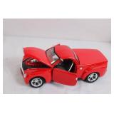 Maisto 1:18 Scale 2003 Chevrolet SSR Diecast Model Car Maisto 1:18 Scale 2003 Chevrolet SSR Diecast Model Car