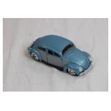 1:24 Scale Diecast VW Beetle Model Car Blue and Silver 1:24 Scale Diecast VW Beetle Model Car Blue and Silver