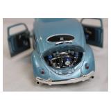 1:24 Scale Diecast VW Beetle Model Car Blue and Silver 1:24 Scale Diecast VW Beetle Model Car Blue and Silver