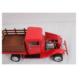 Die-Cast Red Vintage Pickup Truck Model with Opening Hood Die-Cast Red Vintage Pickup Truck Model with Opening Hood